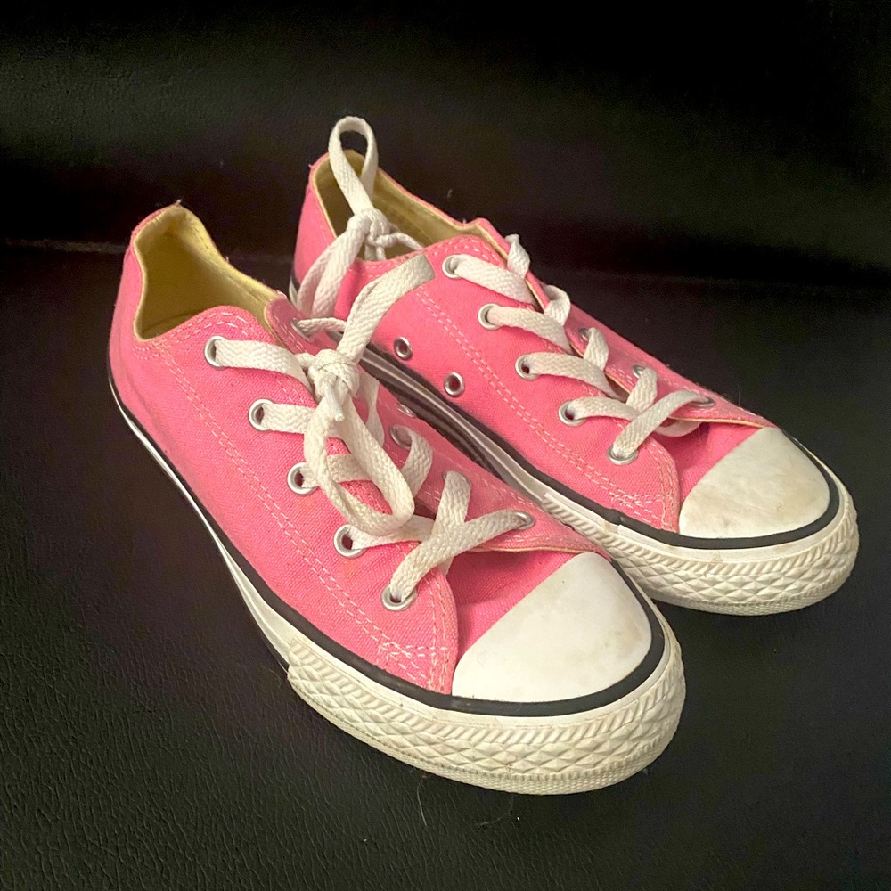 Pink low top converse